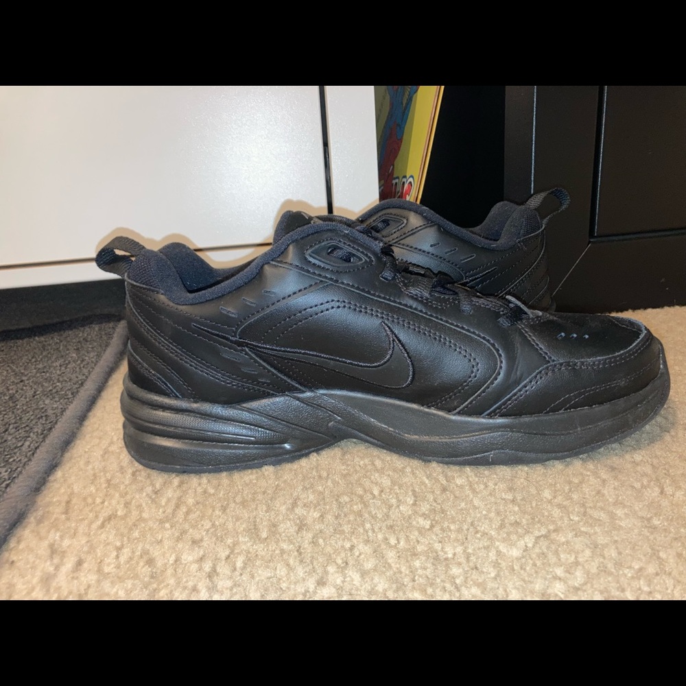 NIKE Air Monarch.